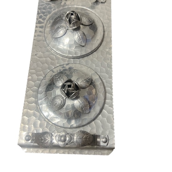 Vintage Hammered aluminum Tray - Picture 5 of 8